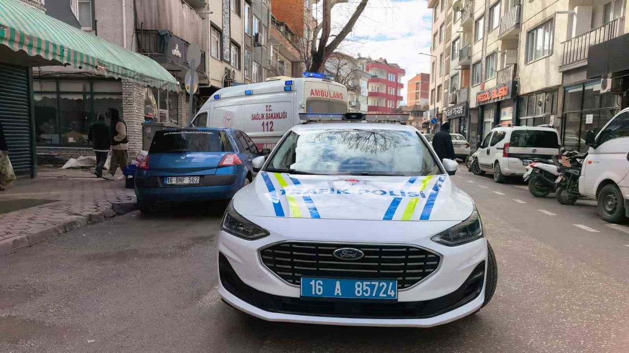 OLAY, SAAT 12.00 SIRALARINDA KEMALPAŞA MAHALLESİ ÇAVUŞDAYI SOKAK'TA BULUNAN APARTMANIN İKİNCİ...