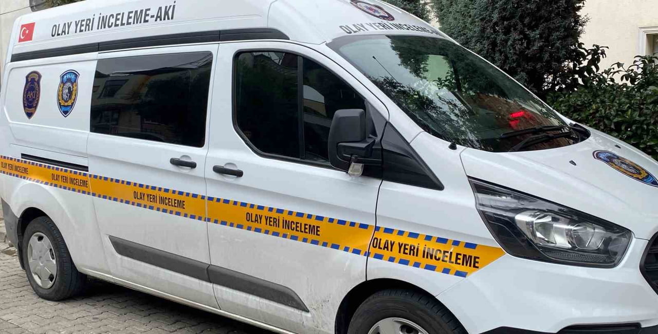 OLAY YERİ İNCELEME EKİPLERİ EVDE İNCELEM YAPTI