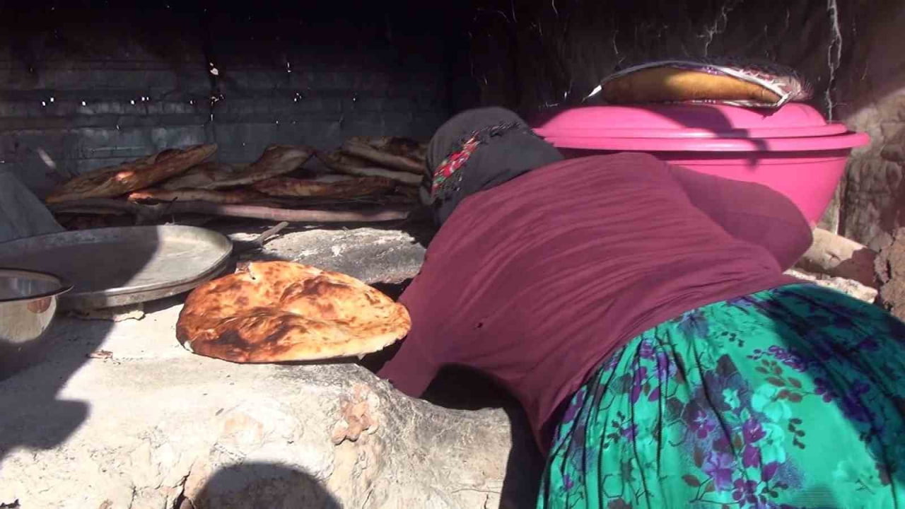 ONLARIN EVİ BİR ÇADIR, YOLU DAĞLAR, KADERİ İSE MEVSİMLER… KONAR GÖÇERLERİN YÜZYILLARDIR DEĞİŞMEYEN...