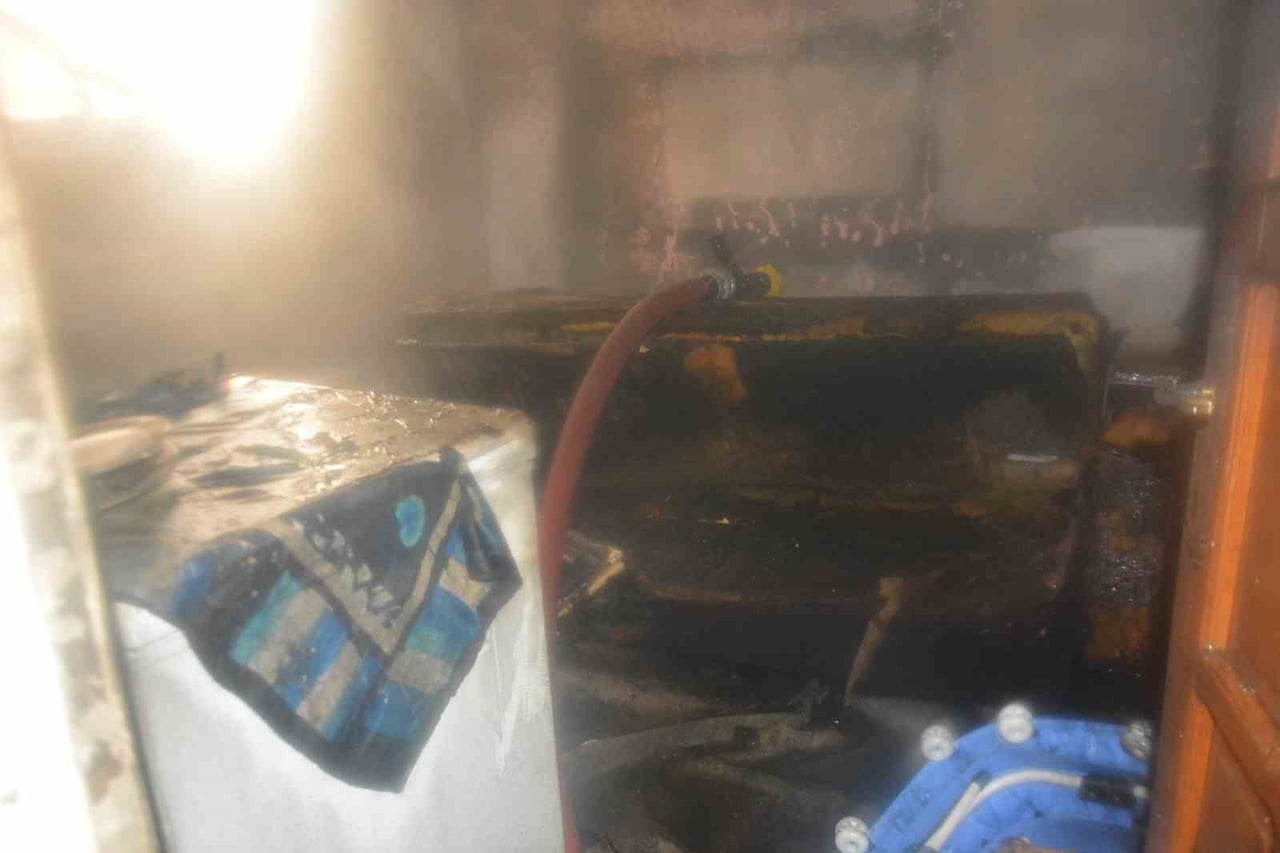 ORDU’NUN ÜNYE İLÇESİNDE BİR APARTMANIN ZEMİN KATINDA ÇIKAN YANGIN PANİĞE YOL AÇARKEN, İTFAİYE...