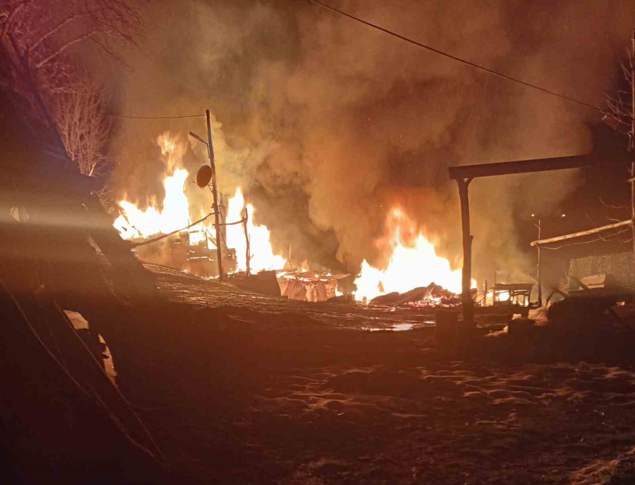 ORDU’NUN ÜNYE İLÇESİNDE BİR ŞAHIS, ÖNCE İKAMET ETTİĞİ EVİ ATEŞE VERDİ, ARDINDAN KENDİSİNİ AĞACA...