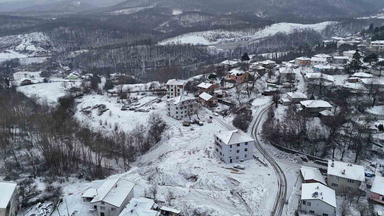 ORTAYA ÇIKAN MANZARALAR, DEMİRKÖY'ÜN DOĞAL ZENGİNLİĞİNİ BİR KEZ DAHA GÖZLER ÖNÜNE SERERKEN, VELİKA...