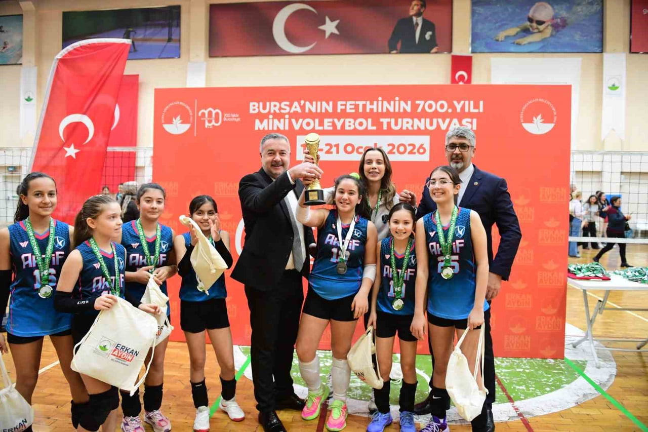 OSMANGAZİ BELEDİYESİ’NİN BURSA’NIN FETHİNİN 700. YILI KAPSAMINDA DÜZENLEDİĞİ MİNİ VOLEYBOL...