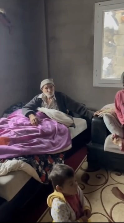 OSMANİYE’DE KARDAN KAPANAN YOLDA 2 HASTA HASTANEYE ULAŞTIRILDI