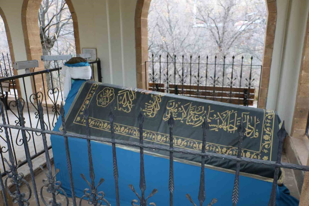 OSMANLI DEVLETİ'NİN TEMELLERİNİN ANKARA'DA ATILDIĞINI BELİRTEN PROF. DR. MEHMET ÖZ: "KARAMANLI...