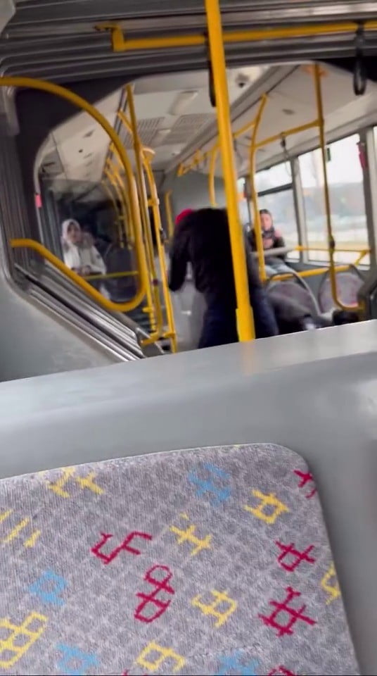 OTOBÜSÜN İÇİNDE TEKME TOKAT BÖYLE DARP ETTİ "KOMUTANIMA BIÇAK ÇEKMİŞTİ"