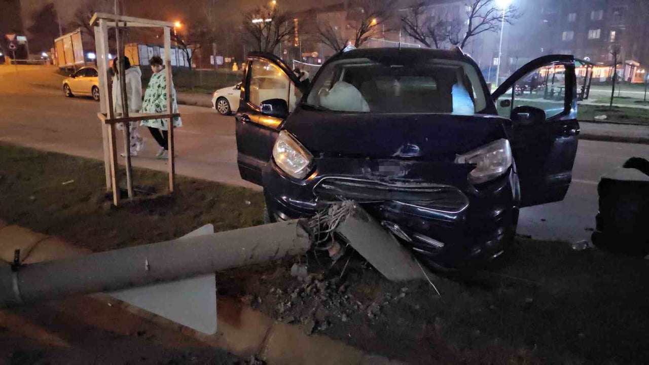 OTOMOBİLİN REFÜJE ÇIKTIĞI ANLAR KAMERADA