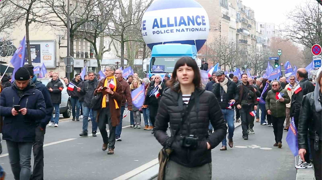 PARİS (İHA) - FRANSA’NIN YAKLAŞIK 20 BÜYÜK KENTİNDE BİNLERCE POLİS ÇALIŞANI VE SİVİL, AŞIRI SAĞCI...