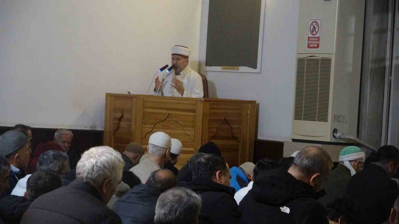 PEYGAMBER EFENDİMİZİN (S.A.V.) ALLAH'IN HZUURUNA TEŞRİF ETTİĞİ GECE OLARAK  İDRAK EDİLDİĞİ MİRAÇ...