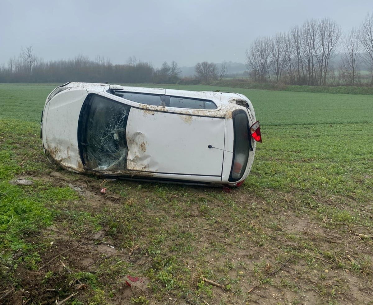 PINARHİSAR İLÇESİNE BAĞLI ATAKÖY KÖYÜ ÇIKIŞINDA 34 VG 6118 PLAKALI OTOMOBİL, YAĞIŞ SEBEBİYLE...