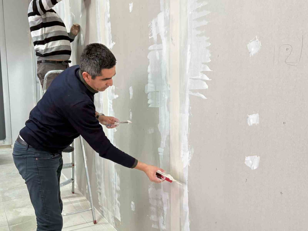 PINARHİSAR MYO MÜDÜRÜ DR. ÖĞRETİM ÜYESİ CAN DEMİREL, OKULDA YÜRÜTÜLEN TAMİR VE TADİLAT...