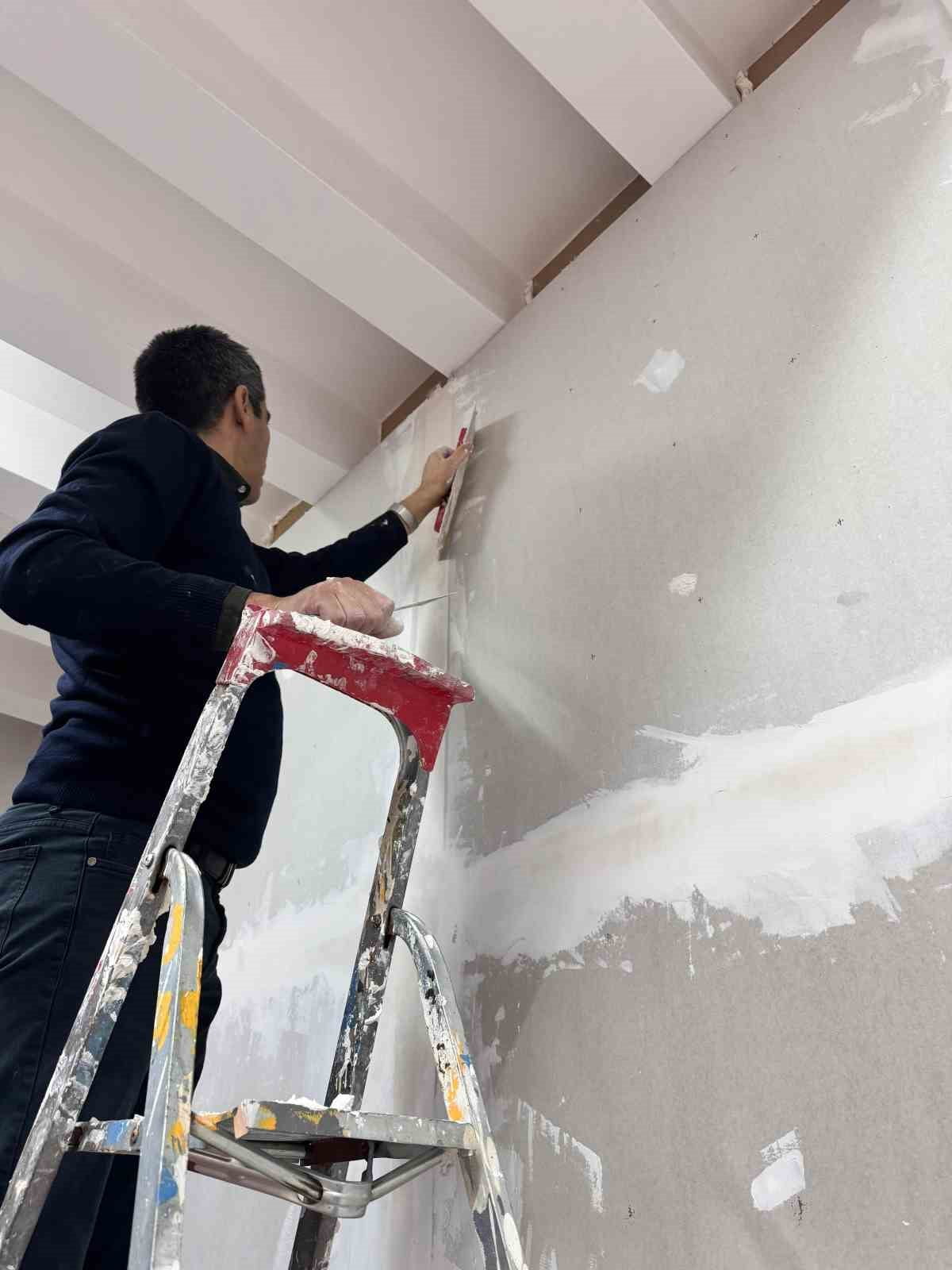 PINARHİSAR MYO MÜDÜRÜ DR. ÖĞRETİM ÜYESİ CAN DEMİREL, OKULDA YÜRÜTÜLEN TAMİR VE TADİLAT...