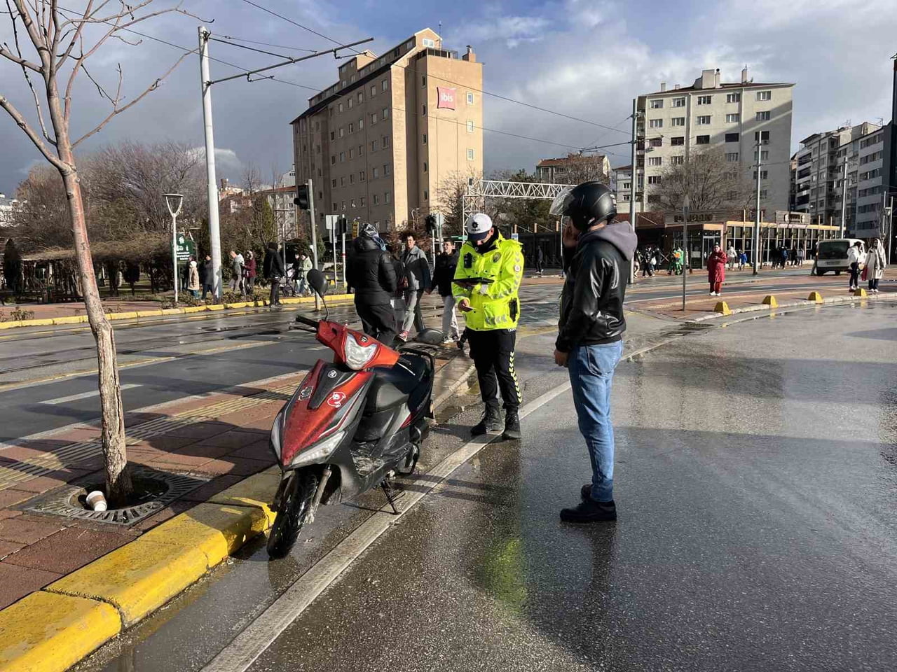 POLİSİN MOTOSİKLET DENETİMİ