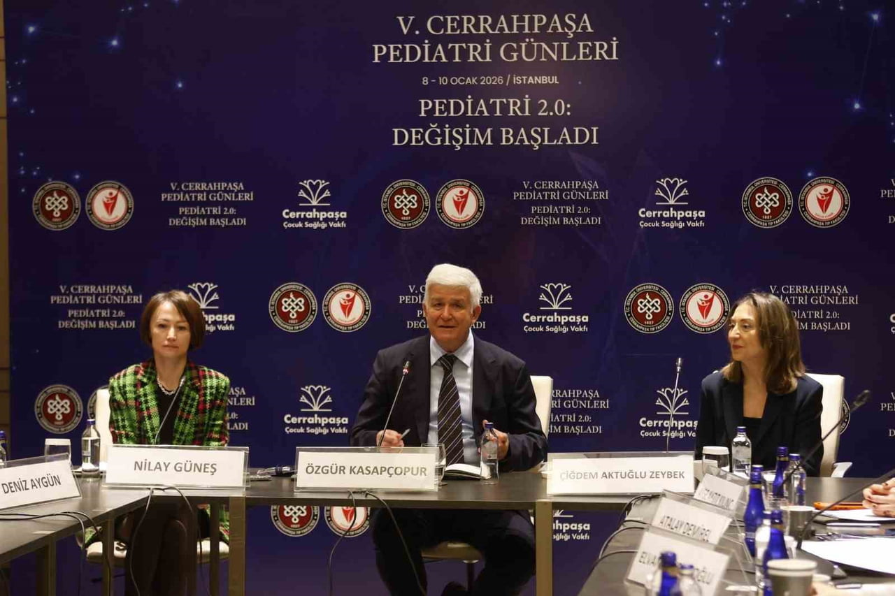 PROF. DR. KASAPÇOPUR: "15 YAŞ ALTINDAKİ ÇOCUKLARIN SOSYAL MEDYA UYGULAMALARINDAN KORUNMASINI...