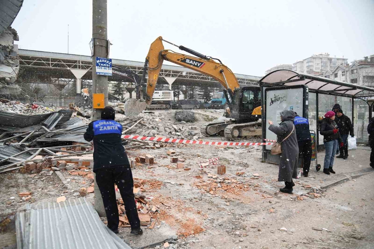 PURSAKLAR BELEDİYESİ ZABITA MÜDÜRLÜĞÜ EKİPLERİ, İLÇE GENELİNDE HUZUR, DÜZEN VE KAMU SAĞLIĞI İÇİN...