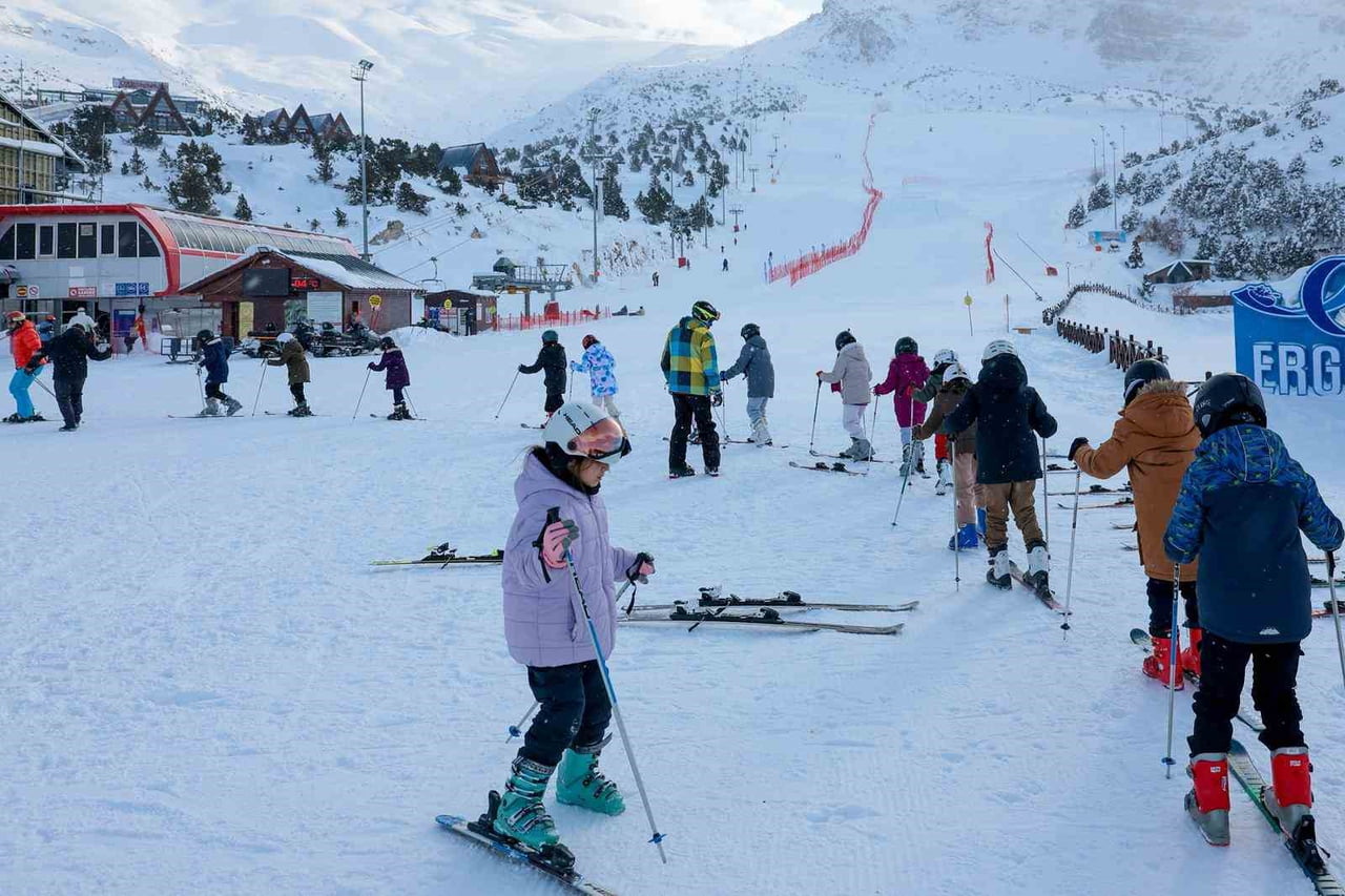 "KAYAK BİLMEYEN KALMASIN" PROJESİ DEVAM EDİYOR