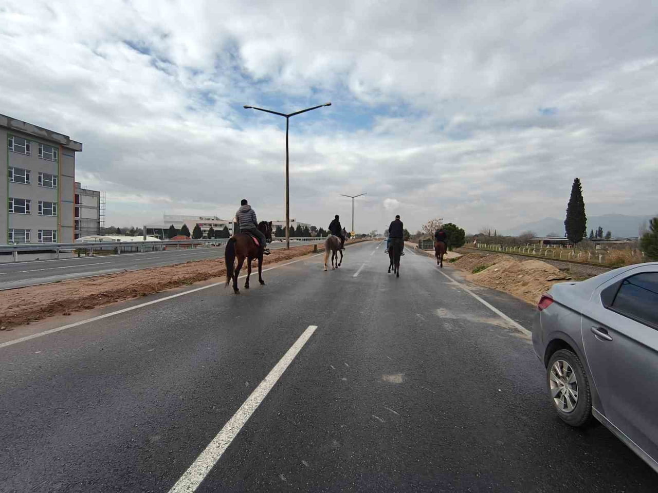 RAHVAN AT GELENEĞİNİN SÜRDÜRÜLDÜĞÜ YERLERDEN OLAN AYDIN'IN İNCİRLİOVA İLÇESİNDE, ATÇILARIN SEZON...