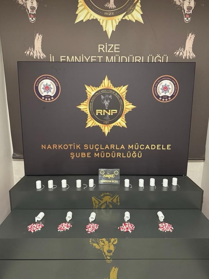 RİZE’DE UYUŞTURUCU VE UYARICI MADDE TİCARETİ YAPAN VE "TORBACI" OLARAK TABİR EDİLEN SOKAK...