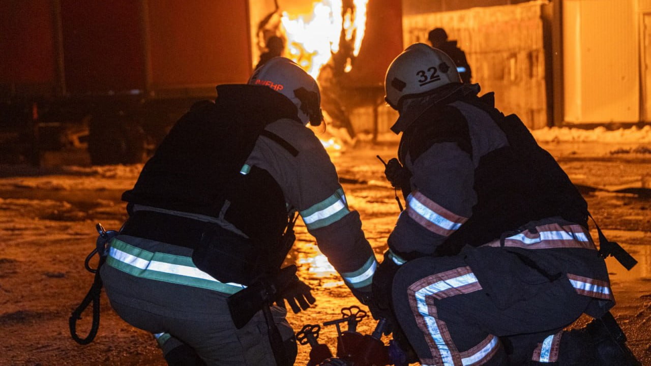 RUSYA'NIN GECE BOYUNCA UKRAYNA'NIN BAŞKENTİ KİEV DAHİL OLMAK ÜZERE ÇEŞİTLİ BÖLGELERİNE DÜZENLEDİĞİ...