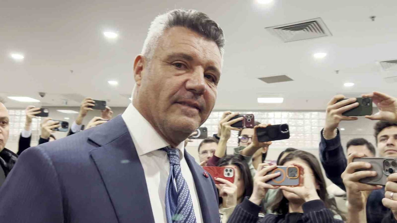 SADETTİN SARAN ‘YASADIŞI BAHSE TEŞVİK ETMEK’ SUÇUNDAN HAKİM KARŞISINA ÇIKTI