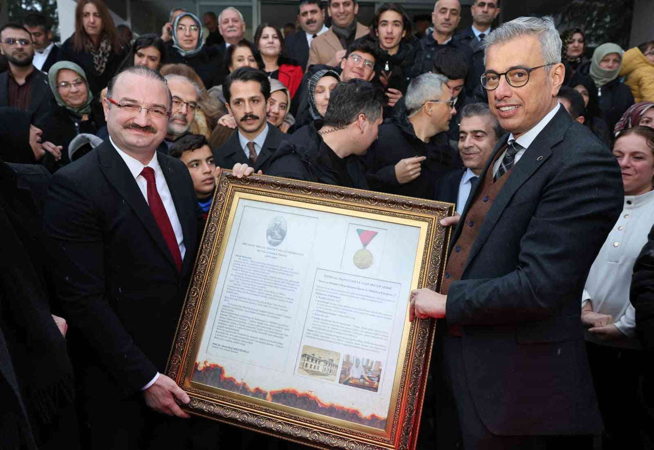 SAĞLIK BAKANI PROF. DR. KEMAL MEMİŞOĞLU, BİR DİZİ PROGRAMA KATILMAK ÜZERE GELDİĞİ ERZURUM’DA...