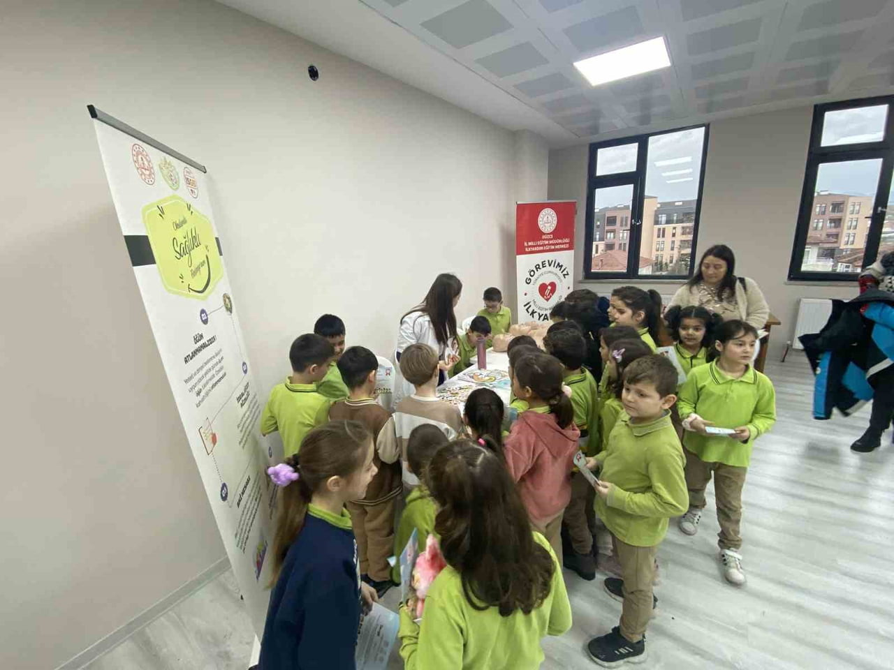 “SAĞLIK OKUL, SAĞLIKLI GELECEK” PROJESİ KAPSAMINDA AVNİ AKYOL İLKOKULU’NDA KURULAN SAĞLIK...