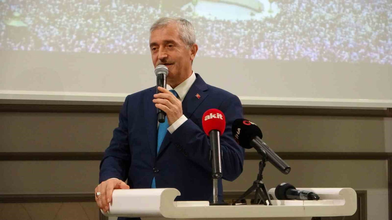 ŞAHİNBEY BELEDİYE BAŞKANI MEHMET TAHMAZOĞLU'NUN ÖNCÜLÜĞÜNDE DÜZENLENEN KİTAP OKUMA YARIŞMASINDA...