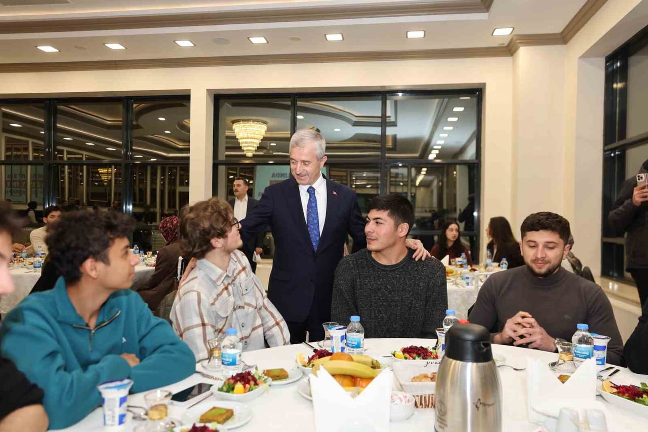 ŞAHİNBEY BELEDİYE BAŞKANI MEHMET TAHMAZOĞLU, YÜKSEKÖĞRETİM KURUMLARI SINAVI’NDA YKS’DE TÜRKİYE...