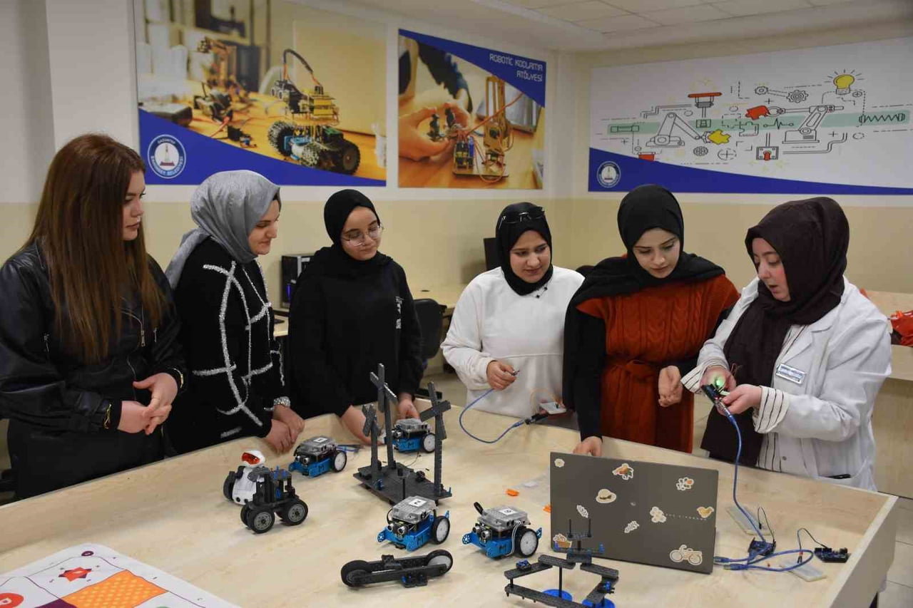 ŞAHİNBEY BELEDİYESİ TARAFINDAN KADINLARA VE ÇOCUKLARA TEKNOLOJİYİ SEVDİRMEK, TEKNOLOJİNİN ÇAĞ...