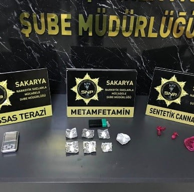 SAKARYA'NIN ADAPAZARI, ERENLER VE SERDİVAN İLÇELERİNDE EMNİYET EKİPLERİNİN DÜZENLEDİĞİ 5 AYRI...