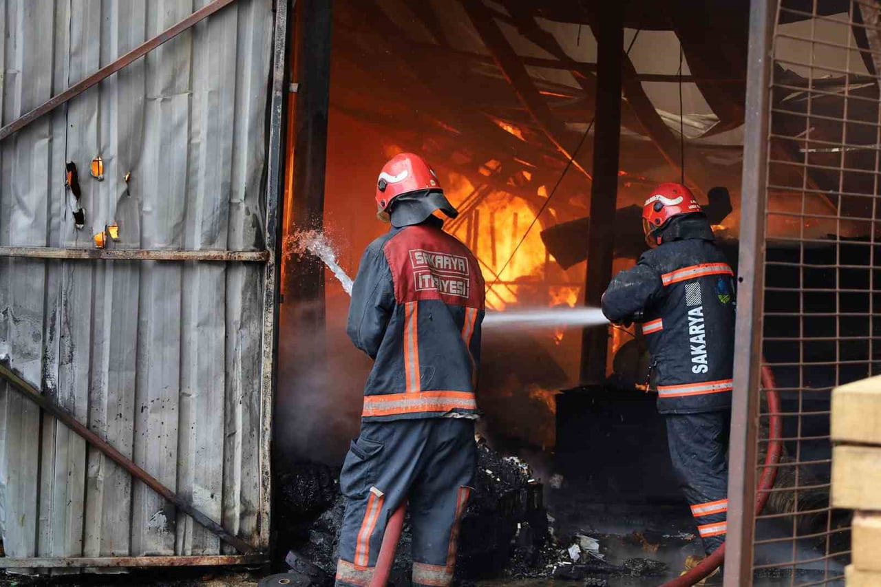 SAKARYA BÜYÜKŞEHİR BELEDİYESİ İTFAİYE DAİRESİ BAŞKANLIĞI, 2025 YILINDA KENT GENELİNDE 5 BİN 194...