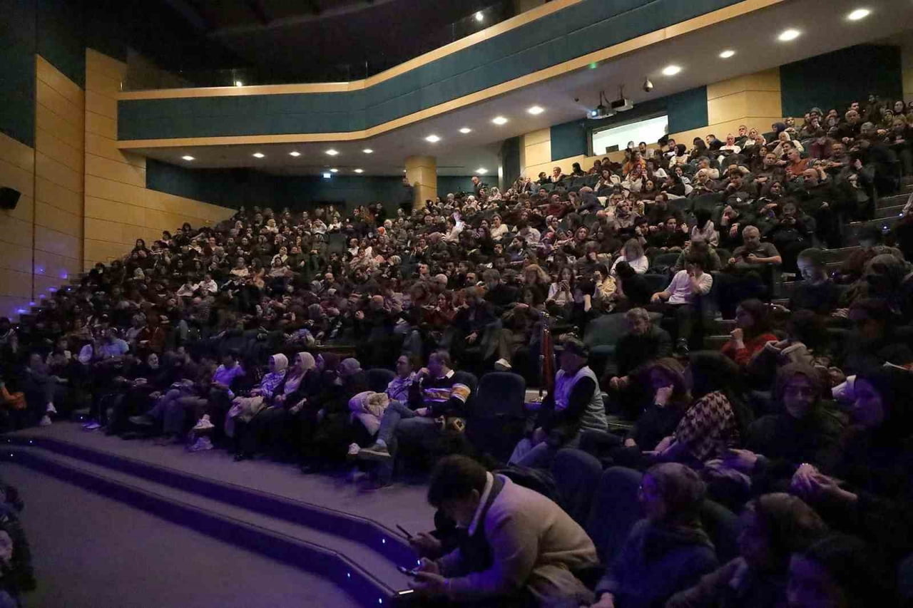 SAKARYA BÜYÜKŞEHİR BELEDİYESİ OCAK AYI KÜLTÜR SANAT ETKİNLİKLERİ KAPSAMINDA SAHNELENEN "GÜNE BAKAN...