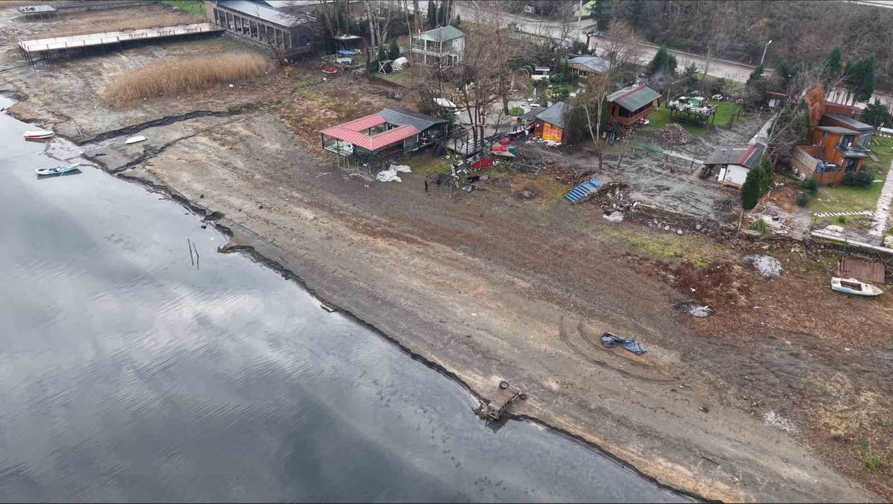 SAKARYA BÜYÜKŞEHİR BELEDİYESİ SU VE KANALİZASYON İDARESİ (SASKİ), SAPANCA GÖLÜ KIYISINDA TESPİT...