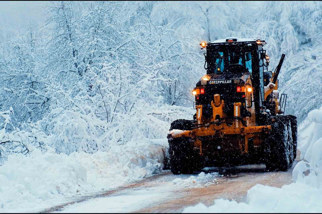 SAKARYA BÜYÜKŞEHİR BELEDİYESİ, YÜKSEK KESİMLERDE ETKİLİ OLAN KAR YAĞIŞI SONRASI ULAŞIMDA AKSAMA...
