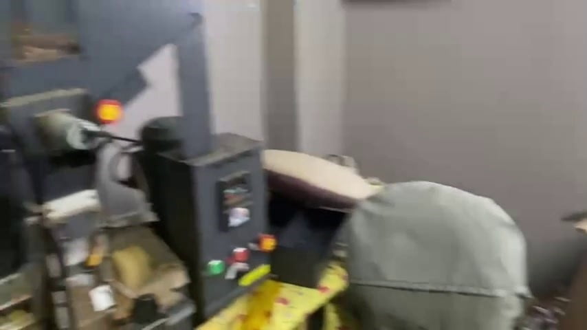 SAKARYA’NIN ADAPAZARI İLÇESİNDE POLİS EKİPLERİNCE GERÇEKLEŞTİRİLEN KAÇAKÇILIK OPERASYONUNDA BİR...