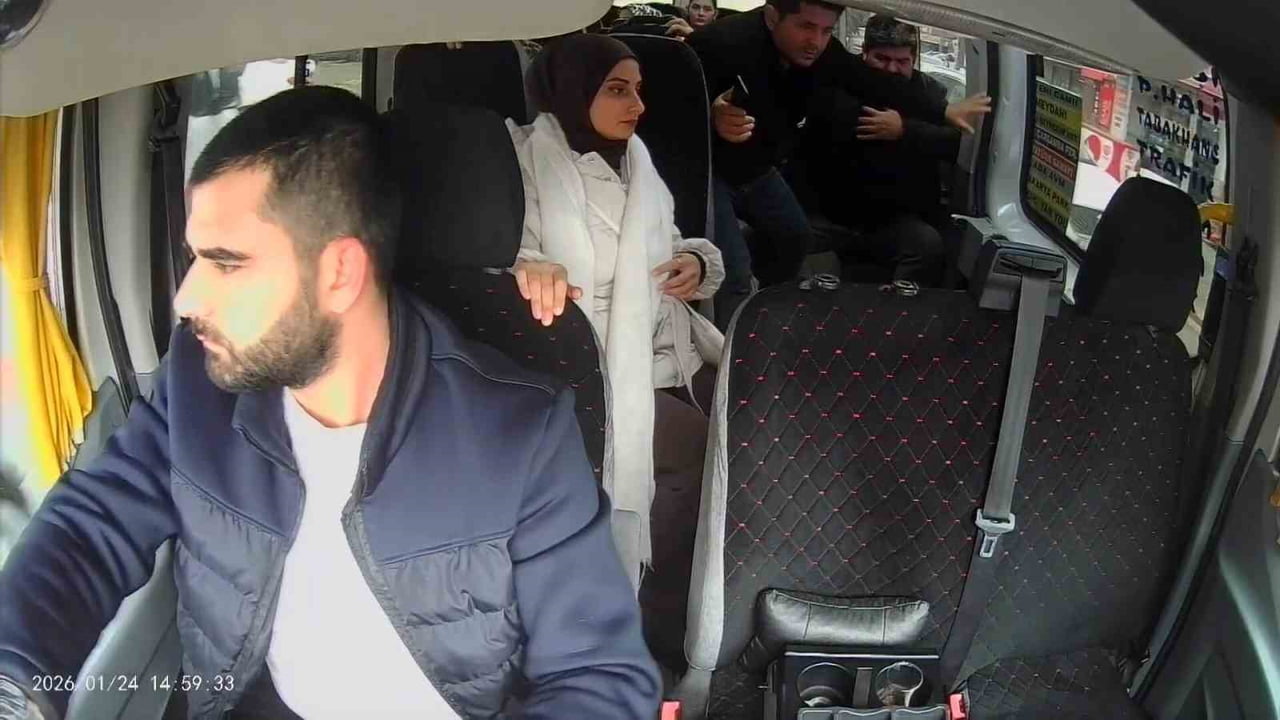 SAKARYA’NIN ERENLER İLÇESİNDE DOLMUŞ ŞOFÖRÜ, SEYİR HALİNDEYKEN RAHATSIZLANAN YOLCUYU GÜZERGAHINI...