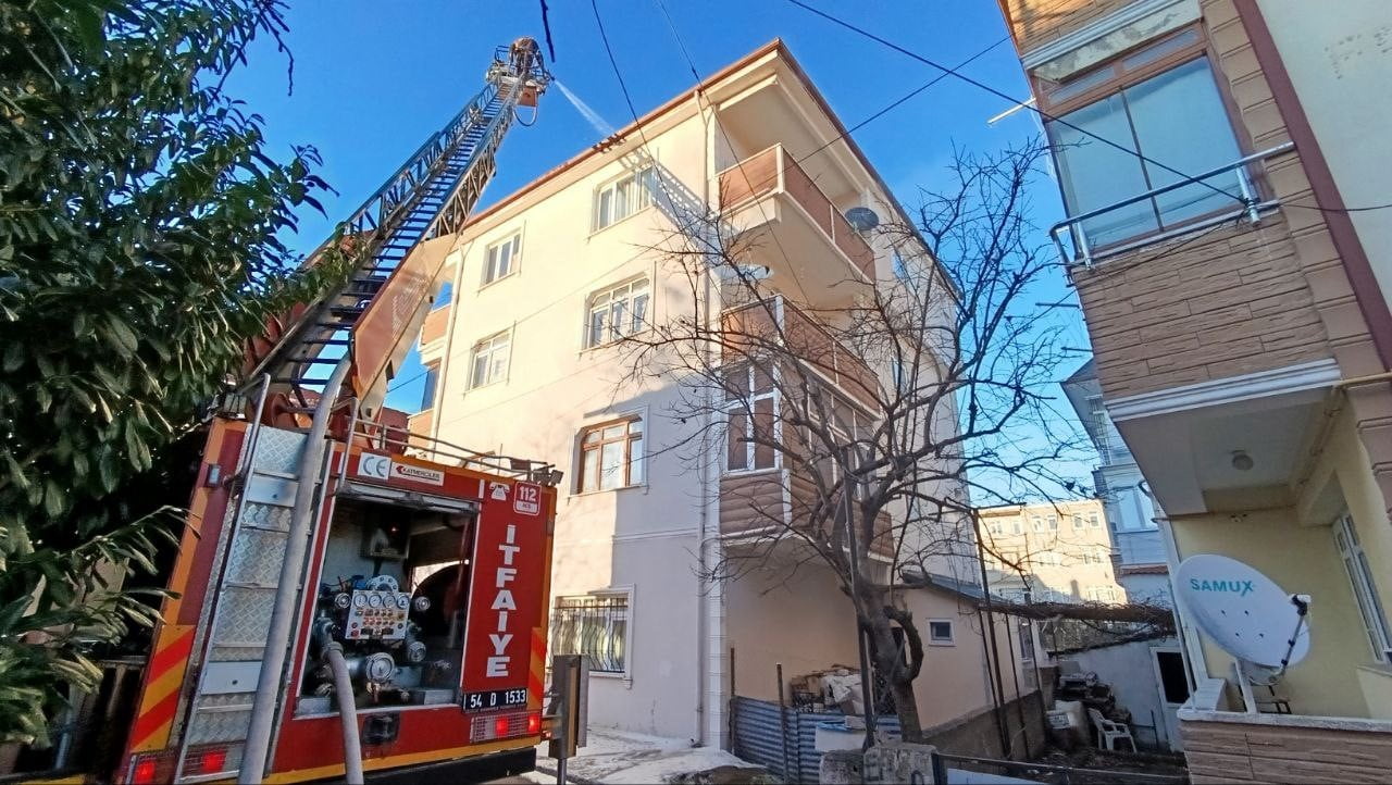 SAKARYA’NIN KARASU İLÇESİNDE İDDİALARA GÖRE MANGAL YAKILDIĞI ESNADA ALEVLERİN ETRAFA DAĞILMASI...