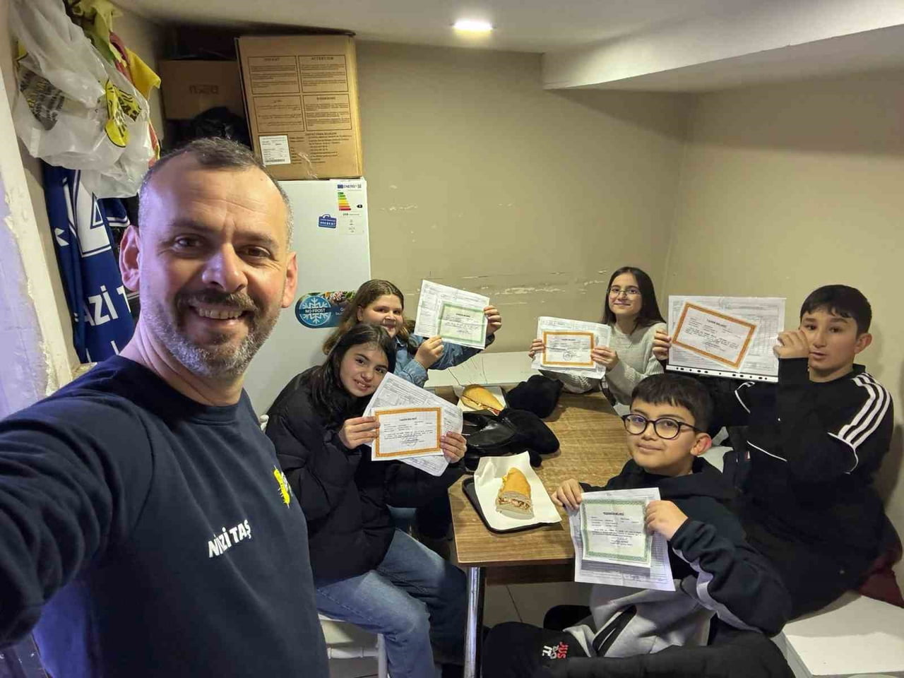 SAKARYA’NIN PAMUKOVA İLÇESİNDE BİR İŞLETMECİ, EĞİTİM ÖĞRETİM YILININ İLK DÖNEMİNİN TAMAMLANMASIYLA...