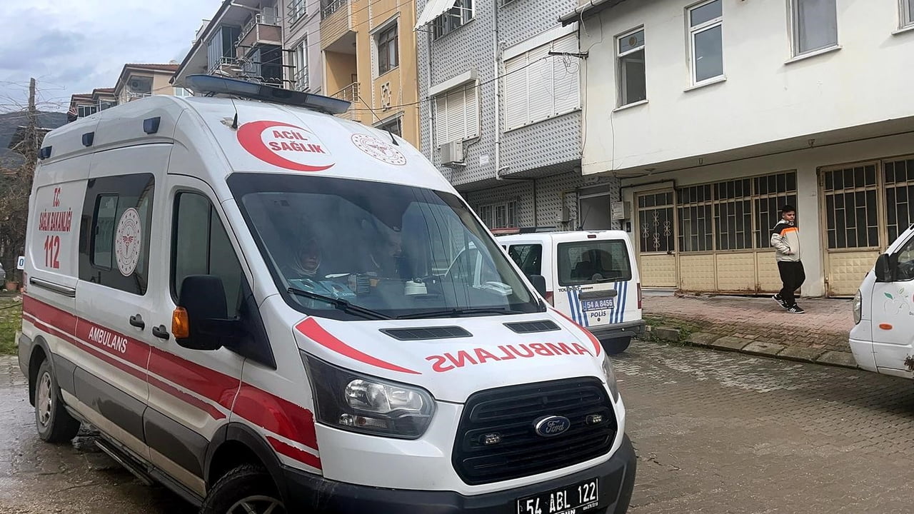 SAKARYA’NIN PAMUKOVA İLÇESİNDE YAKLAŞIK 8 AY ÖNCE KAYBETTİĞİ EŞİNİN MEZARINI HER GÜN ZİYARET...