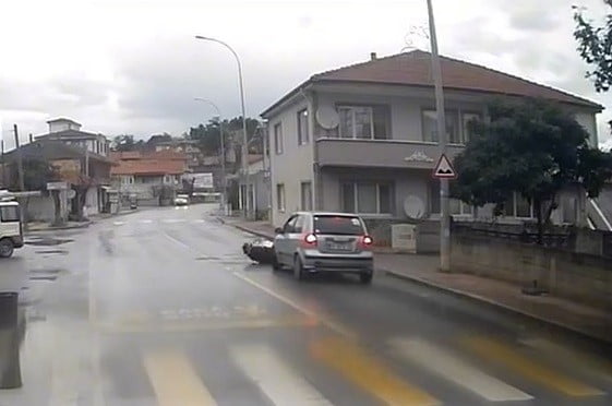 SAKARYA’NIN SERDİVAN İLÇESİNDE OTOMOBİLİN ÇARPMASI NETİCESİNDE MEYDANA GELEN TRAFİK KAZASINDA 77...