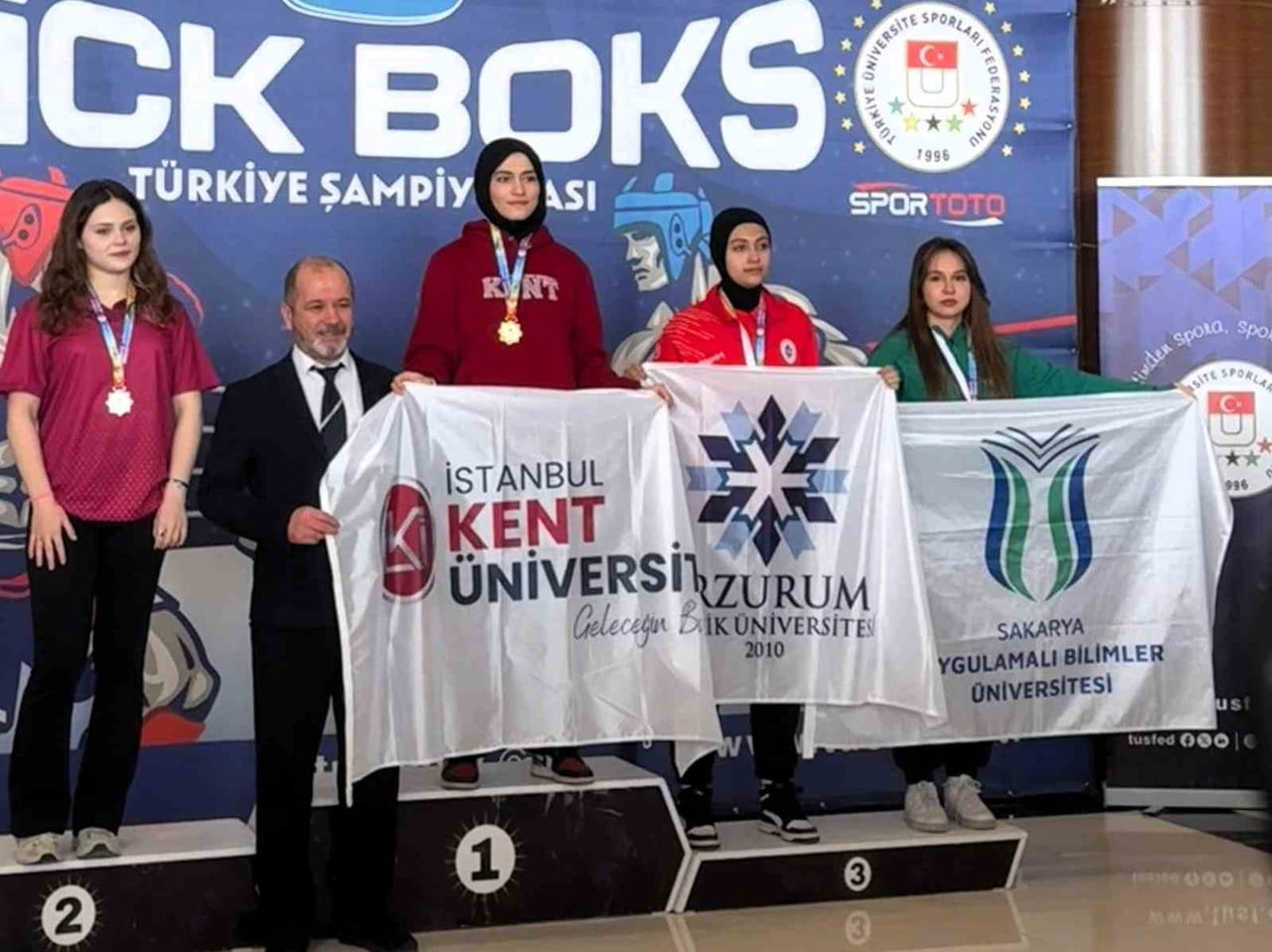 SAKARYA UYGULAMALI BİLİMLER ÜNİVERSİTESİ (SUBÜ) ÖĞRENCİLERİ, BURDUR’DA DÜZENLENEN KİCK BOKS ÜNİLİG...
