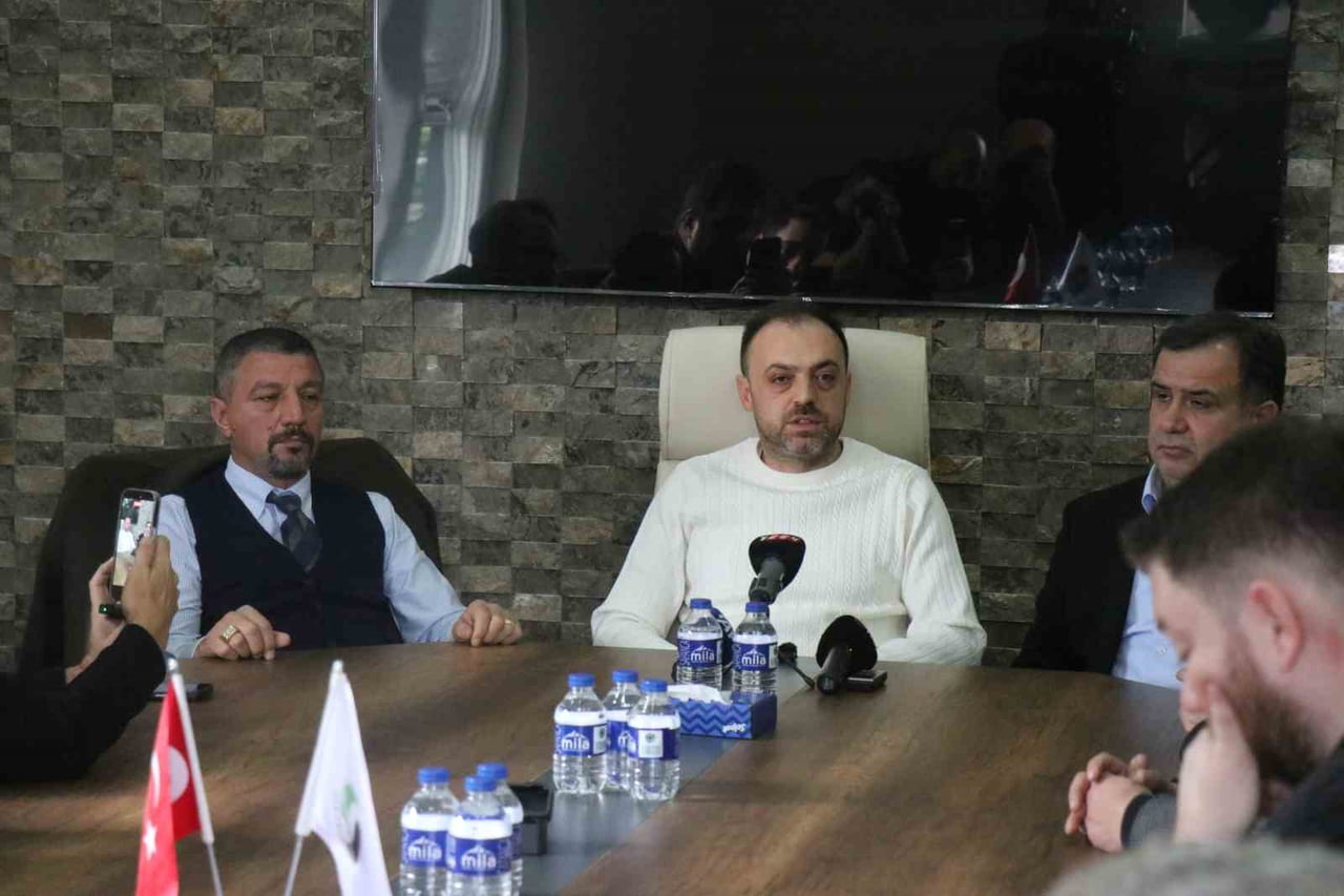 SAKARYASPOR BAŞKANI ENES ZENGİN, GÖREVE GELDİKLERİ KISA SÜREDE 18 İCRA DOSYASINI TEMİZLEDİKLERİNİ...