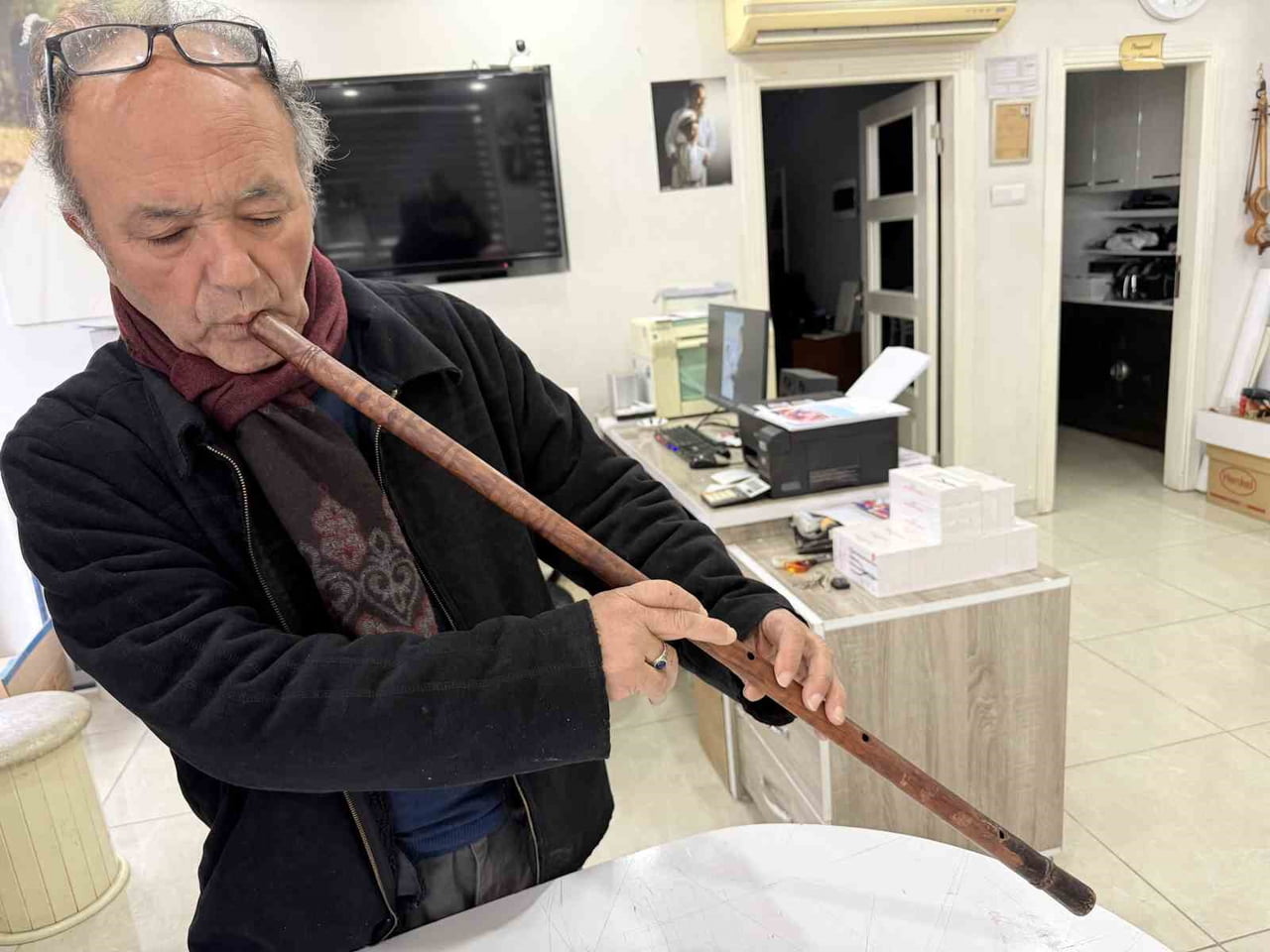 SAMİ YILMAZ, DEDESİNDEN KALAN YAKLAŞIK 165 YILLIK KAVALI SATIŞA ÇIKARDI.