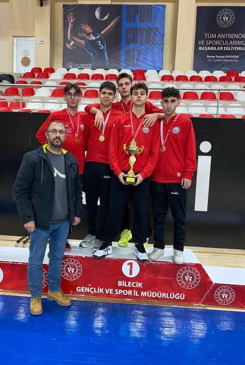 ŞAMPİYON BADMİNTONDA DA DEĞİŞMEDİ