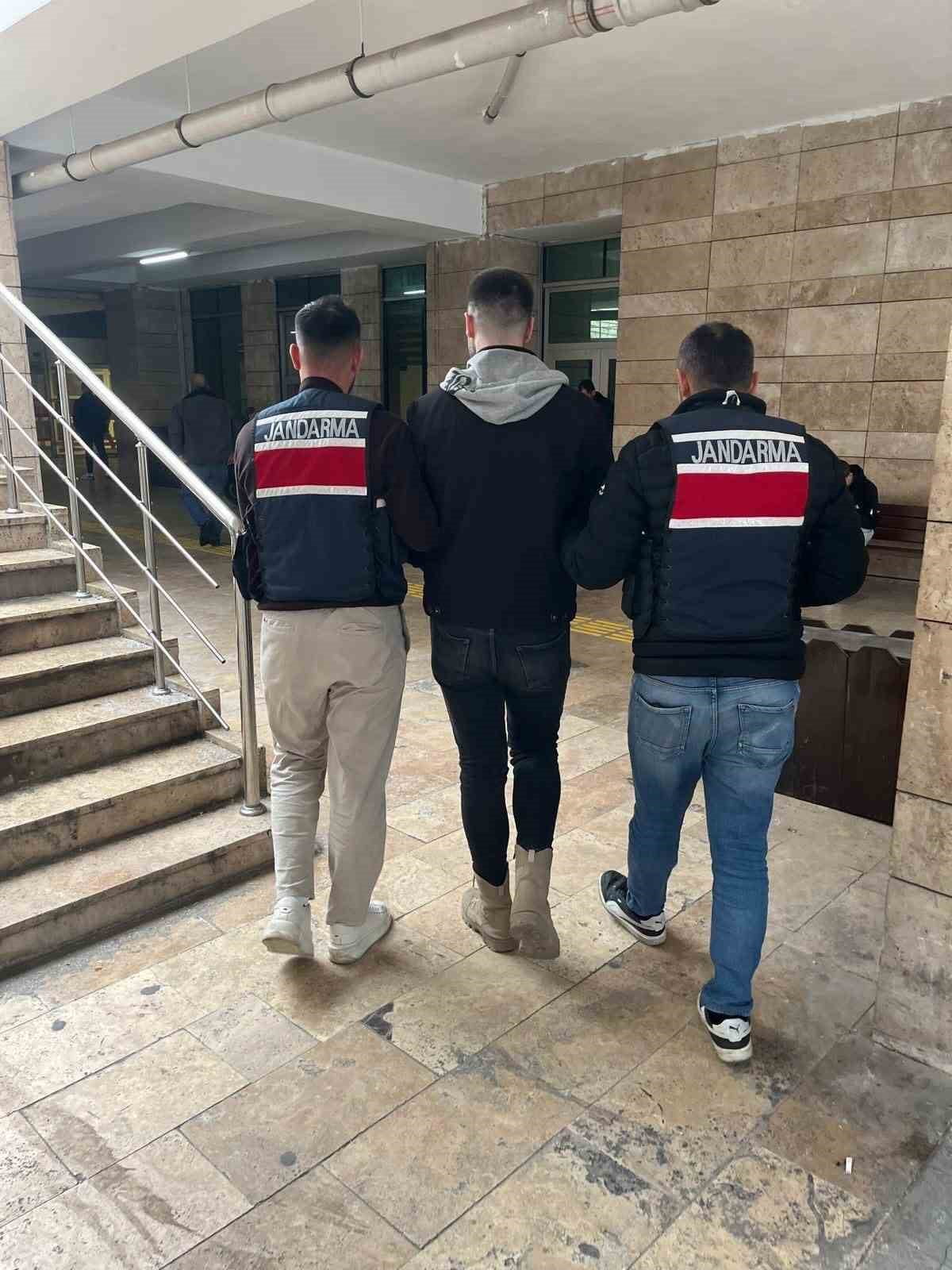 SAMSUN'DA DOLANDIRICILIK SUÇUNDAN TOPLAM 14 YIL 11 AY HAPİS CEZASIYLA ARANAN A.Ş., JANDARMA...