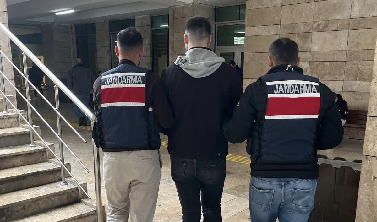 SAMSUN'DA DOLANDIRICILIK SUÇUNDAN TOPLAM 14 YIL 11 AY HAPİS CEZASIYLA ARANAN A.Ş., JANDARMA...