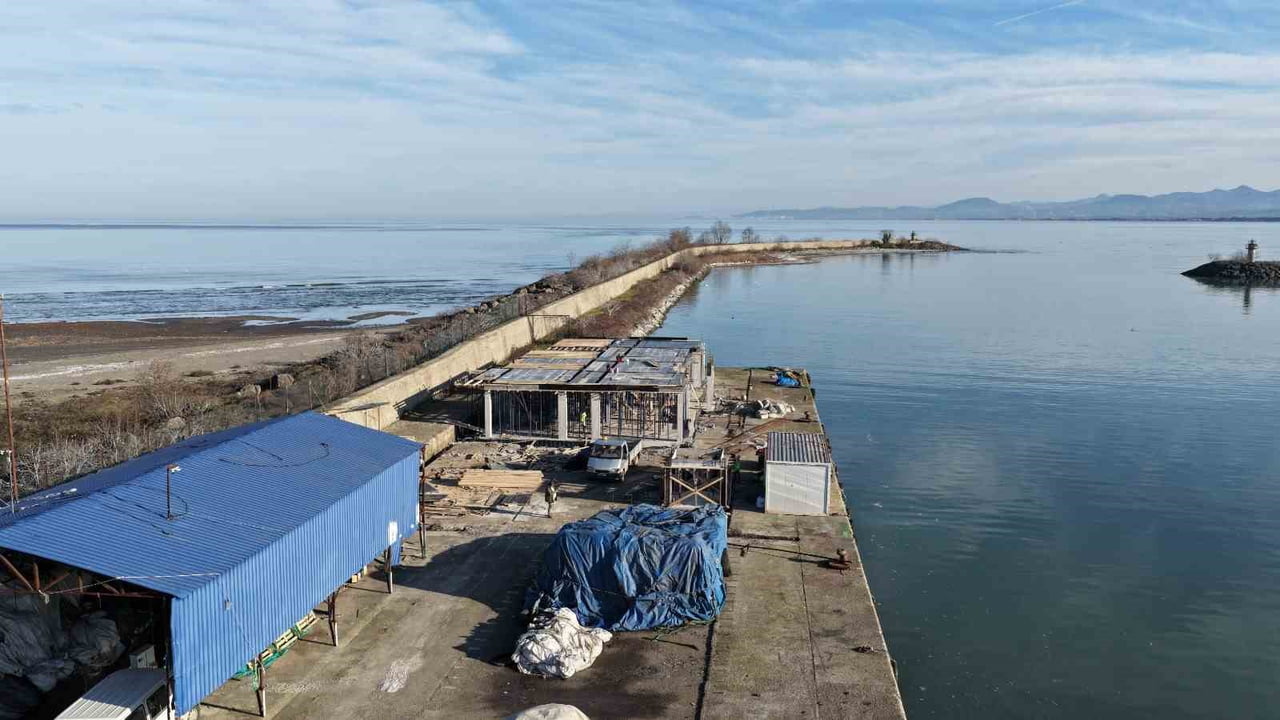 SAMSUN'UN TERME BELEDİYE BAŞKANI ŞENOL KUL, İLÇEDE YAPIMI DEVAM EDEN SAHİL GÜVENLİK KARAKOLU...