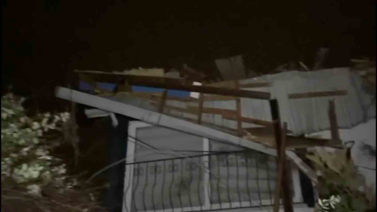 SAMSUN’DA AKŞAM SAATLERİNDE ETKİSİNİ ARTIRAN KUVVETLİ RÜZGAR, KENT GENELİNDE HAYATI OLUMSUZ...