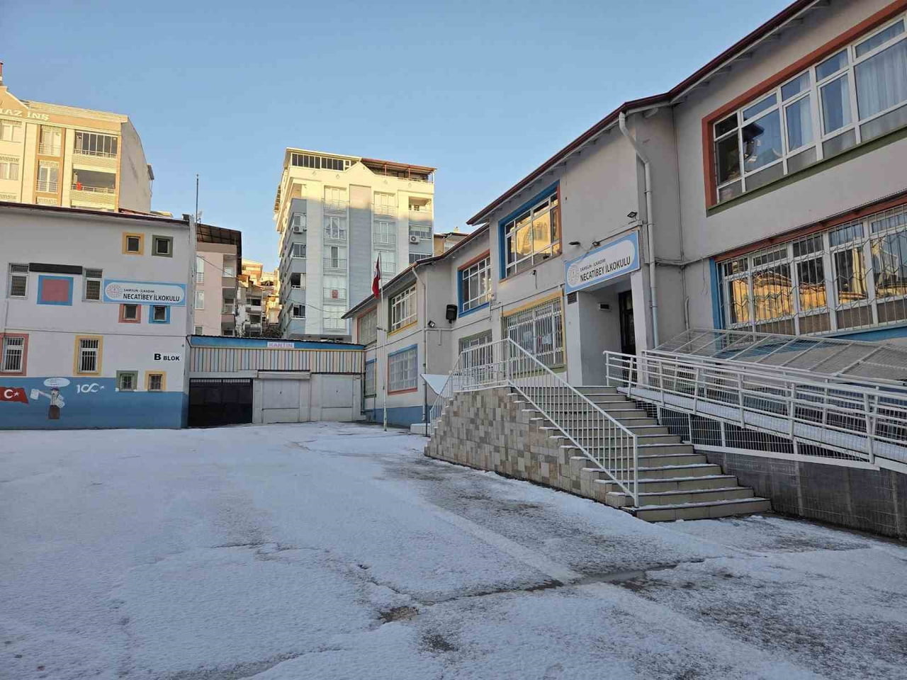 SAMSUN GENELİNDE ETKİLİ OLAN KAR YAĞIŞI, DON RİSKİ VE BUZLANMA NEDENİYLE ULAŞIMDA AKSAMALAR GİBİ...