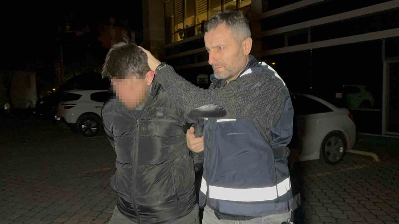 SAMSUN’UN ATAKUM İLÇESİNDE BİR KAFE ÖNÜNDE ÇIKAN TARTIŞMA  4 KİŞİYİ SİLAHLA YARALAYAN KAFENİN...